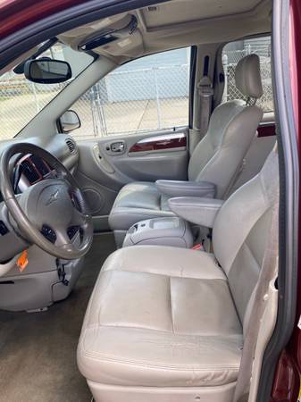 2007 Chrysler Town And Country Limited Fully Loaded Low Miles Mint -... for sale in South Ozone Park, NY – photo 4