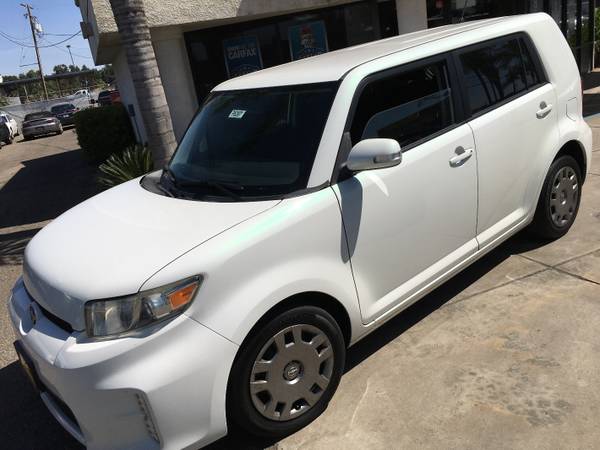 14' Scion XB, Auto, all power, Pearl White paint, must see 70K clean for sale in 93292, CA – photo 3