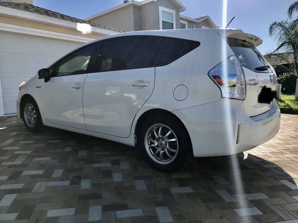 2012 Toyota Prius V wagon for sale by original owner - cars & trucks... for sale in New Port Richey , FL – photo 4