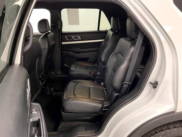 2017 Ford Explorer XLT clean 3rd row - - by for sale in Saint Marys, OH – photo 7