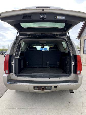 2007 Cadillac Escalade ESV AWD 4dr - - by dealer for sale in Chesaning, MI – photo 5