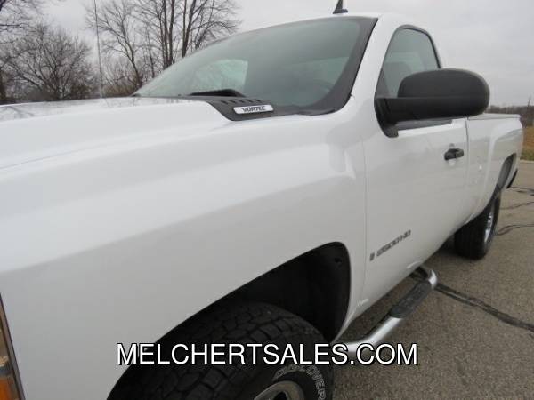 2007.5 CHEVROLET 2500HD REG CAB LT GAS 6.0L 8FT WESTERN 34K MILES... for sale in Neenah, WI – photo 4