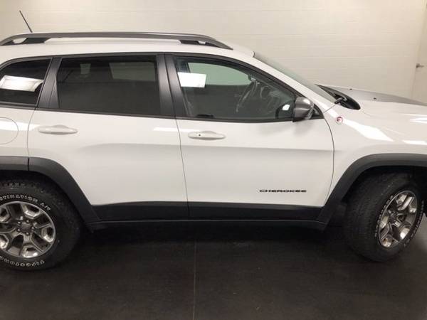 2019 Jeep Cherokee Bright White Clearcoat ***HUGE SALE!!!*** - cars... for sale in Carrollton, OH – photo 9