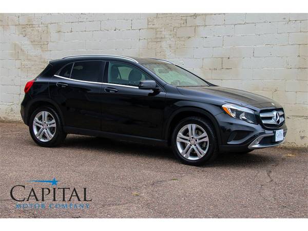Sporty Crossover w/Nav, KEYLESS GO and Panoramic Roof! Mercedes GLA 25 for sale in Eau Claire, IA – photo 2