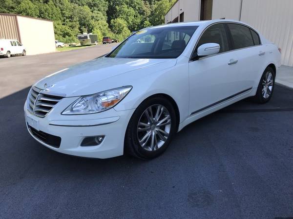 2011 HYUNDAI GENESIS*No Accidents*Leather*Navigation*Back-Up Camera* for sale in Sevierville, TN – photo 3