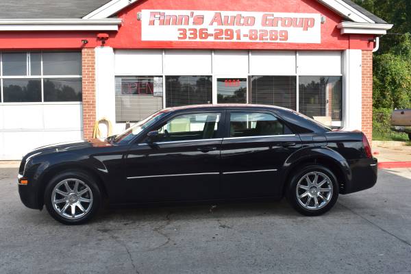 2006 CHRYSLER 300 TOURING V6 WITH LEATHER for sale in Greensboro, NC – photo 2