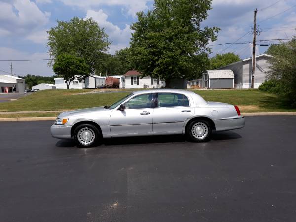 2002 Lincoln Town Car - cars & trucks - by dealer - vehicle... for sale in Bloomington, IN – photo 17