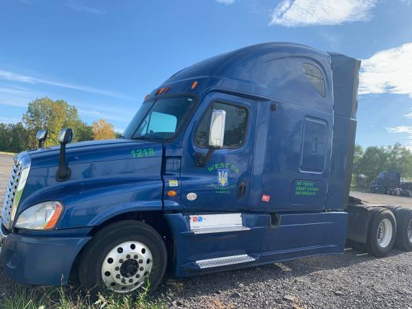 Semi truck for sale in Warren, MI – photo 8