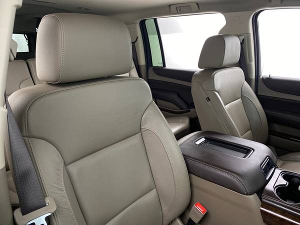 2020 Chevy Chevrolet Suburban LT Sport Utility 4D suv White -... for sale in Fresh Meadows, NY – photo 18