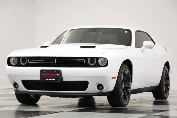 5 7L V8 HEMI - PUSH START White 2018 Dodge Challenger R/T Coupe for sale in Clinton, MO – photo 18
