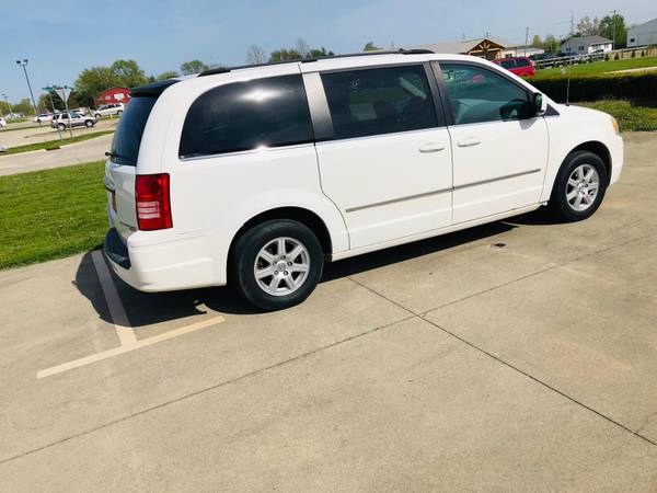 2010 Chrysler Town and country Minivan - 160xxx miles - cars & for sale in Charleston, IN – photo 4