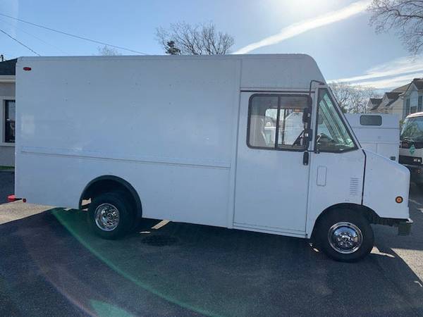 2001 Ford E-350 12 FOOT STEPVAN 17, 000 MILES MULTIPLE - cars & for sale in Other, District Of Columbia – photo 2