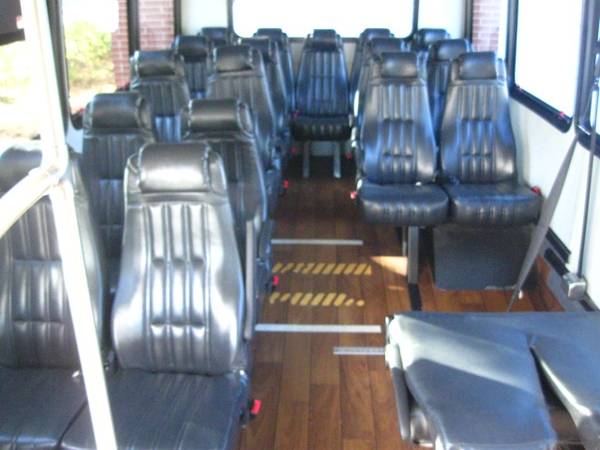 BUS 2014 CHEVY EXPRESS CUTAWAY - cars & trucks - by owner - vehicle... for sale in Gurnee, IL – photo 6