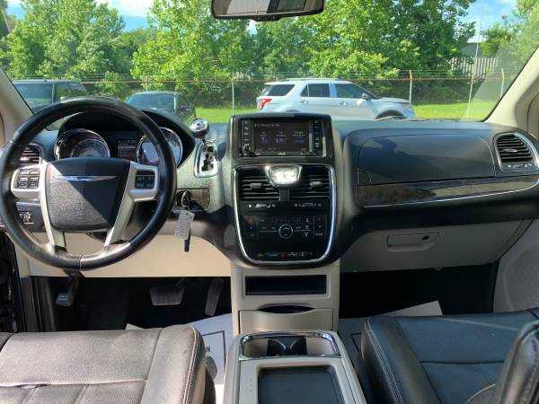 2014 Chrysler Town & Country Touring Leather BackUp Camera LCD Screen for sale in Jeffersonville, KY – photo 10