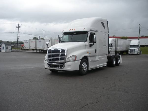 2014, 2015 & 2016 Freightliner Cascadia - cars & trucks - by dealer... for sale in Lavergne, IL