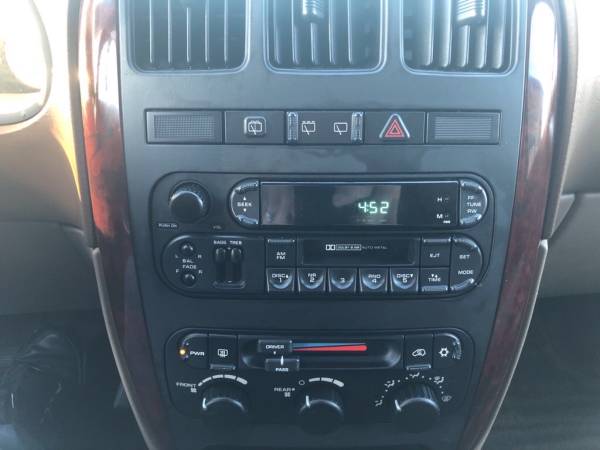 2003 CHRYSLER TOWN & COUNTRY - cars & trucks - by dealer - vehicle... for sale in Sedalia, MO – photo 22