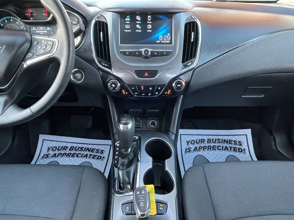 2018 Chevy Cruze 2LT CLEAN TITLE Remote start Heated seats Camera for sale in Troy, MI – photo 16