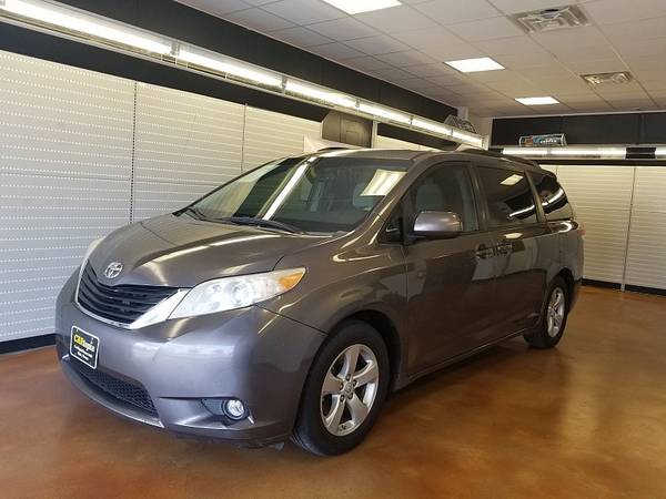 2012 Toyota Sienna 4d Wagon LE V6 w/Auto Access Seat for sale in Kyle, TX – photo 2