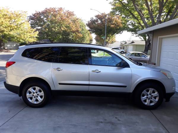 2009 Chevy traverse family size SUV super clean great gas saver for sale in Modesto, CA – photo 6