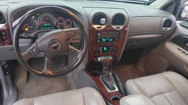 2005 GMC ENVOY SLT..TOTALLY LOADED 4X4..VERY CLEAN.NO RUST😁 - cars &... for sale in Clinton Township, MI – photo 2