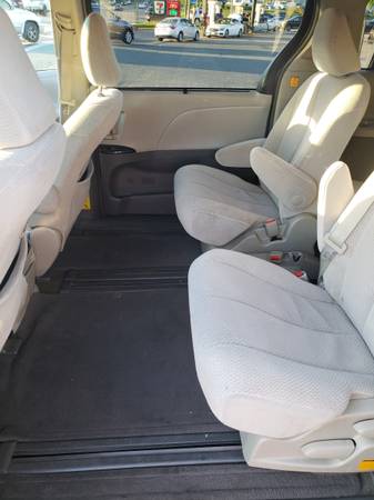 Toyota Sienna LE 2012 Gold 8 seat for sale in Woodbridge, District Of Columbia – photo 9