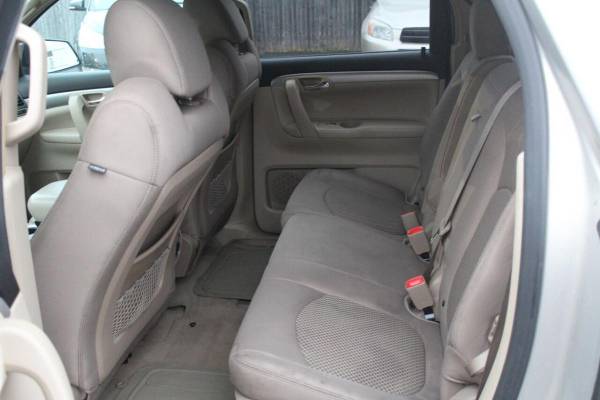2007 Saturn Outlook XE AWD 4dr SUV - cars & trucks - by dealer -... for sale in Rochester, MN – photo 8