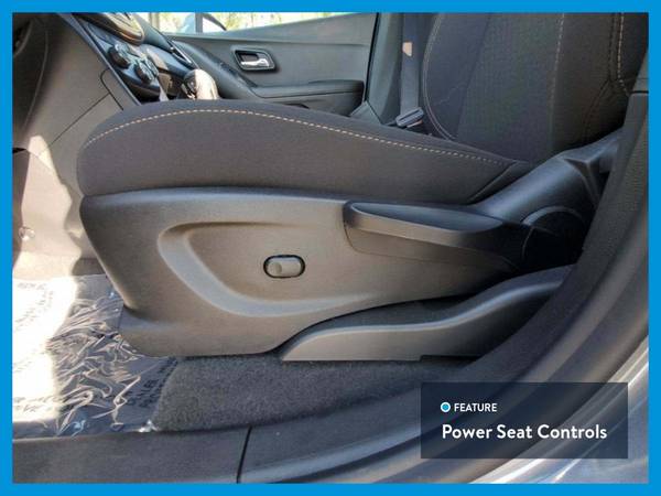 2020 Chevy Chevrolet Trax LS Sport Utility 4D hatchback Silver for sale in Arlington, District Of Columbia – photo 23