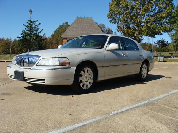 2004 LINCOLN TOWNCAR ULTIMATE 4 DOOR RUNS GREAT!! STOCK #839... for sale in Corinth, TN – photo 2