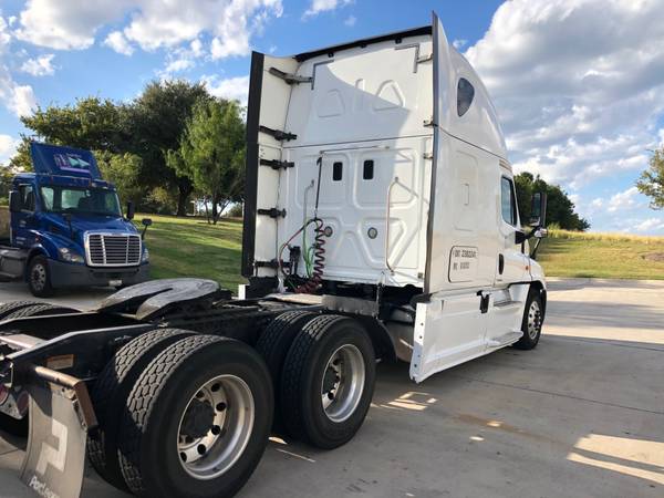 2015 FREIGHTLINER CASCADIA for sale in GRAPEVINE, TX – photo 4