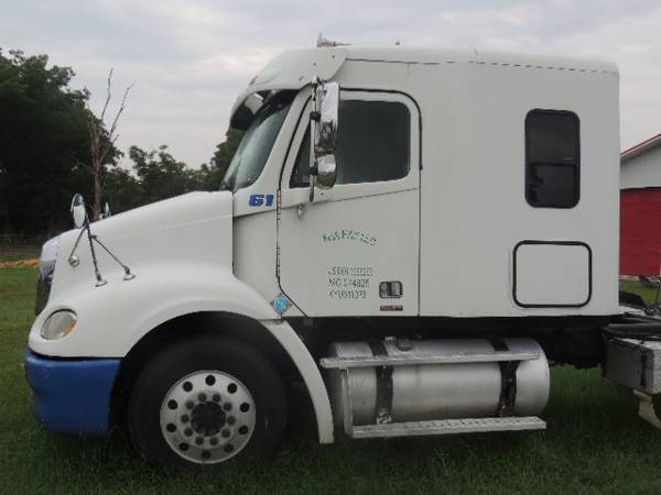 2005 Freightliner Columbia 112 price reduced for sale in Lake Butler, FL, FL – photo 2