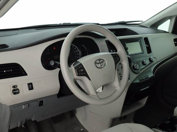 2011 Toyota Sienna LE SKU: BS021499 Mini-Van - - by for sale in Westmont, IL – photo 11