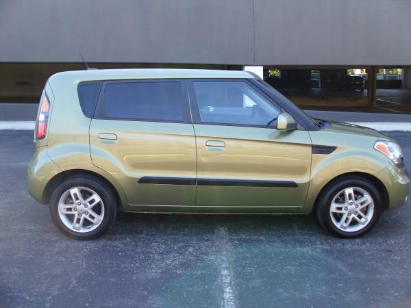 2010 KIA SOUL ! IMMACULATE CONDITION - - by dealer for sale in San Antonio, TX