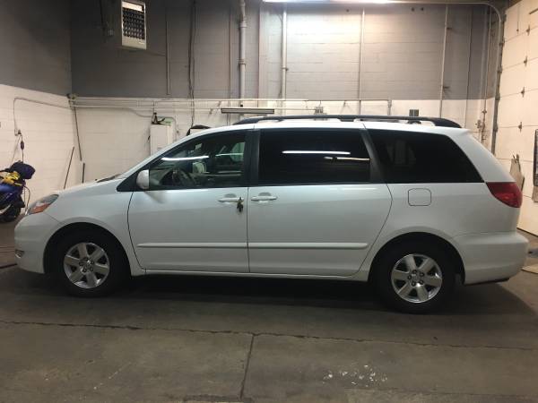 2007 Toyota Sienna all power loaded 7 passenger for sale in Southport, NY – photo 2