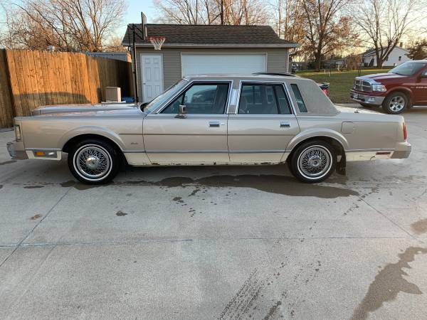 1987 and 1988 Lincoln Town Cars - cars & trucks - by owner - vehicle... for sale in Vinton, IA – photo 6