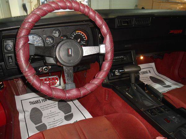 1986 CHEVROLET CAMARO - FINANCING AVAILABLE-Indoor Showroom! for sale in PARMA, OH – photo 12