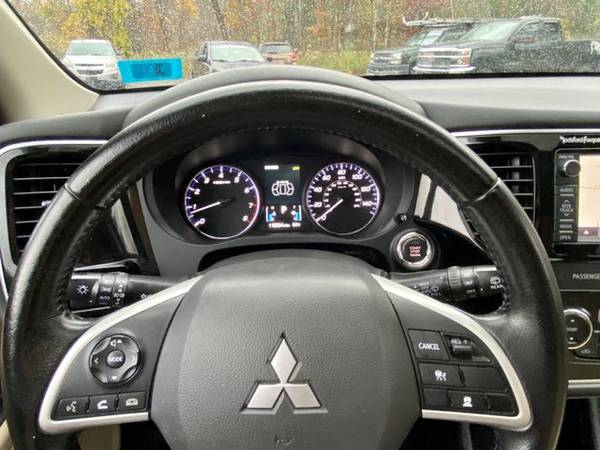 2015 Mitsubishi Outlander - Financing Available! - cars & trucks -... for sale in Londonderry, MA – photo 17