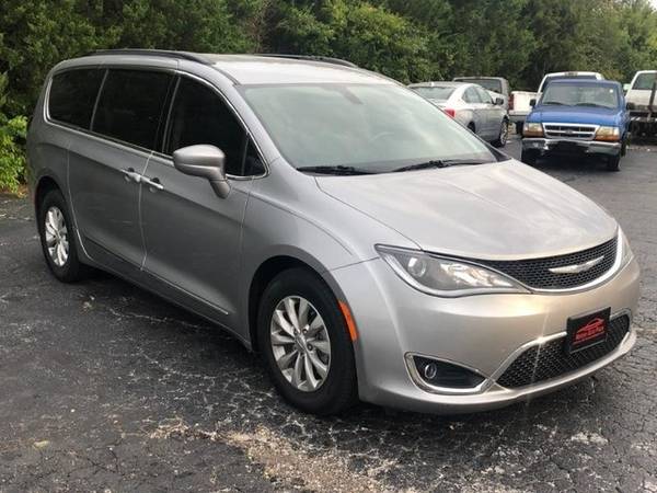 2017 Chrysler Pacifica Touring-L - - by dealer for sale in Lake Saint Louis, MO – photo 3