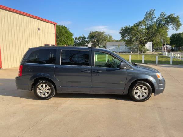2009 Chrysler town and country - - by dealer - vehicle for sale in Wichita, KS – photo 9