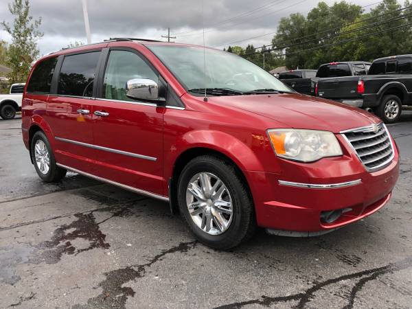 Clean! 2008 Chrysler Town & Country! Loaded! 3rd Row! for sale in Ortonville, OH – photo 7