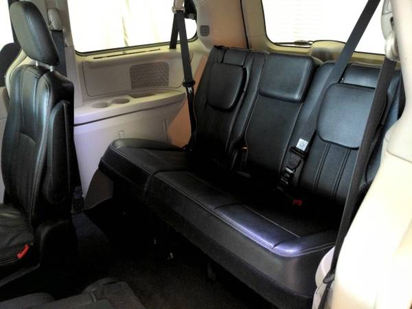 2015 Chrysler Town & Country FWD 4D Passenger Van/Minivan/Van To for sale in Dubuque, IA – photo 12