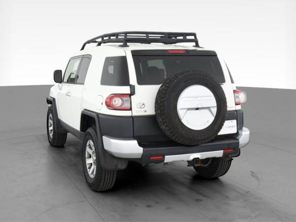 2014 Toyota FJ Cruiser Sport Utility 2D suv White - FINANCE ONLINE -... for sale in New Haven, CT – photo 8