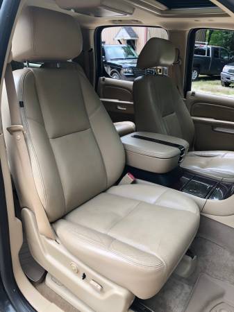 2010 Cadillac Escalade ESV, AWD, Black, Loaded, Seats 7, Dual... for sale in New Gloucester, NH – photo 12