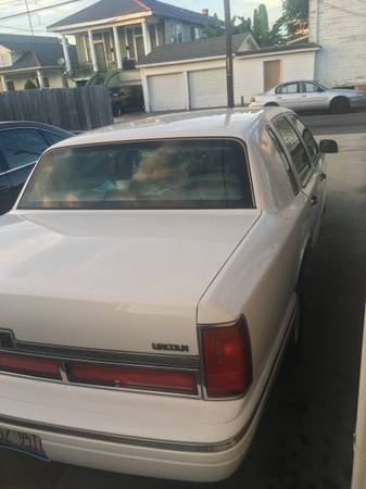 Classic 97-Lincoln Town Car - cars & trucks - by owner - vehicle... for sale in New Orleans, LA – photo 3