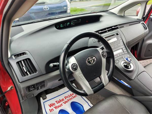 2011 TOYOTA PRIUS HYBRID LEATHER INTERIOR HEATED SEATS 50mpg! for sale in Syracuse, NY – photo 6