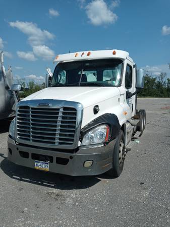 2012 Freightliner Daybed Semi - cars & trucks - by owner - vehicle... for sale in Monongahela, PA – photo 5