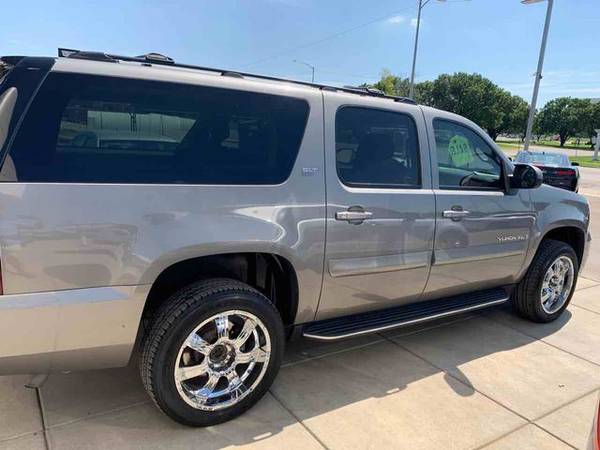 2008 GMC Yukon XL 1500 - Financing Available! - cars & trucks - by... for sale in Topeka, KS – photo 2