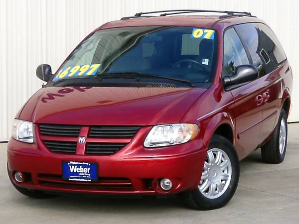 2007 Dodge Caravan-29,000 MILES! SEATS 7 PASSENGERS COMFORTABLY! for sale in Silvis, IA – photo 2