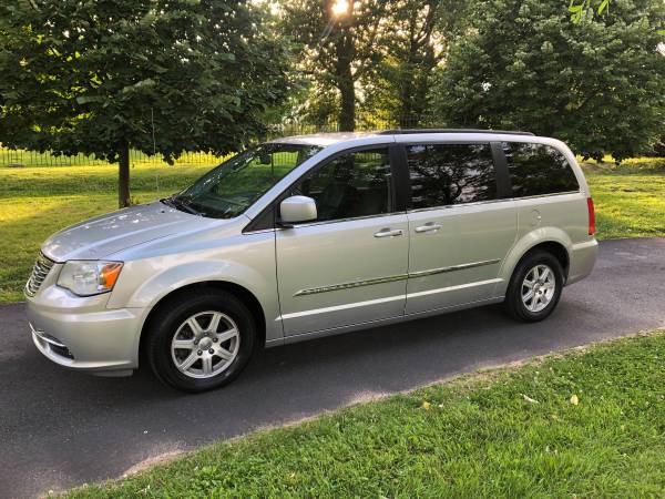 2012 Chrysler Town and Country Fully Loaded Leather-DVD-3RD ROW 7-Pass for sale in Brooklyn, NY – photo 2
