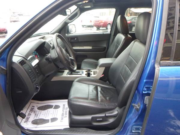 2011 FORD ESCAPE (AWD) (WISNESKI AUTO) - - by dealer for sale in Green Bay, WI – photo 8