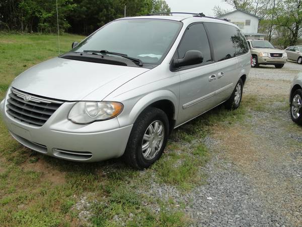 05 Chrysler Town & Country - - by dealer - vehicle for sale in Maryville, TN – photo 2